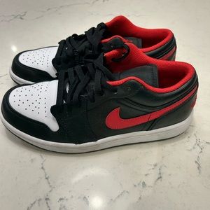 Air Jordan 1 Low- Men’s size 7.5